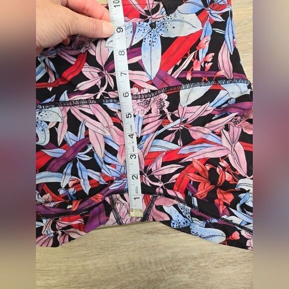 Lululemon Lululemon Wunder Under Crop (Hi-Rise)  Luxtreme size 4 - Picture 6 of 9